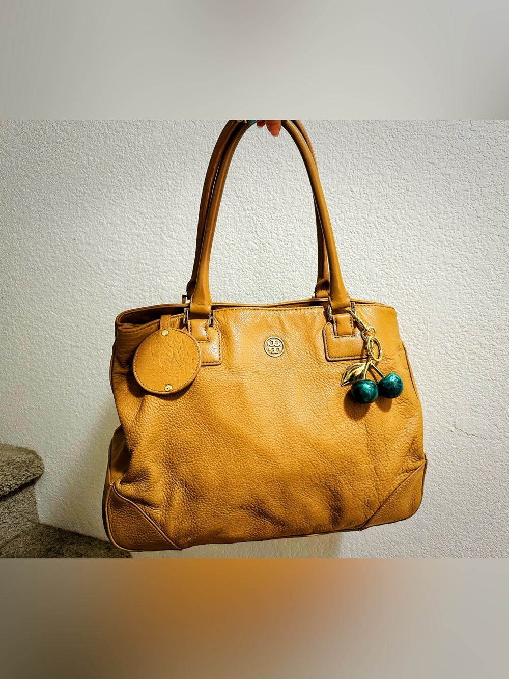 Vintage Tory Burch Mustard Leather Tote with Charm shoulder bag - Picture 8 of 15